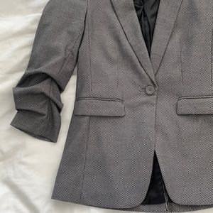 Blazer with stitched pattern and gathered sleeves